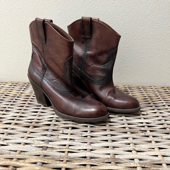 ANTONIO MELANI Shoes - Antonio Melani Women’s Brown Leather Ankle Boots, sz 6, fall/winter, heeled, GUC